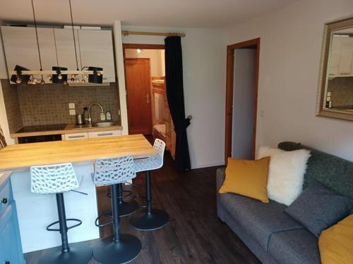 Apartment Biot, 1 Bedroom, 4 Persons - Fr-1-573-68