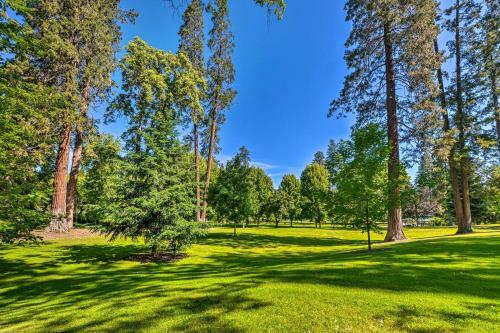 Cozy Grants Pass Home, Walk To Riverside Park
