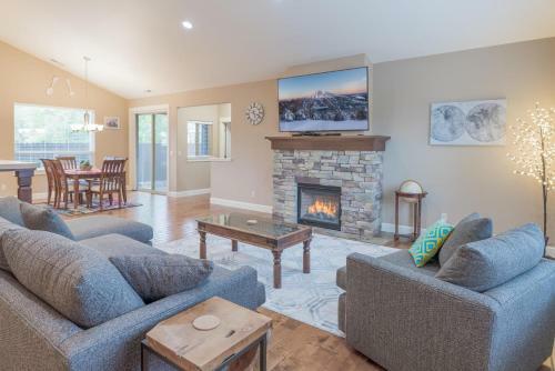 Deschutes Canyon Retreat