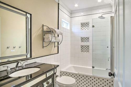 Renovated North Bend Cottage Near Eateries!