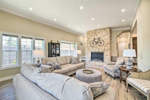 Renovated North Bend Cottage Near Eateries!