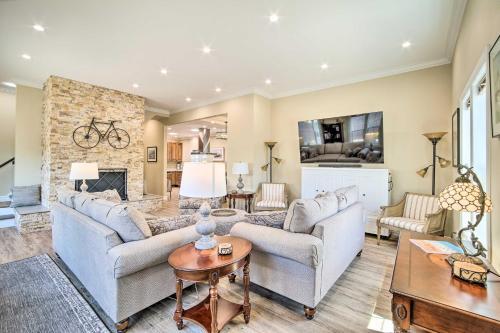 Renovated North Bend Cottage Near Eateries!