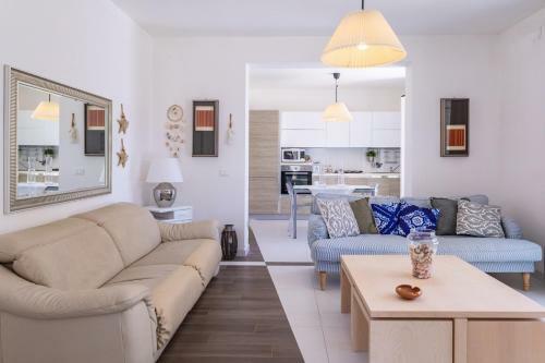 Wonderful Emerald And Gold Apartments With Parking