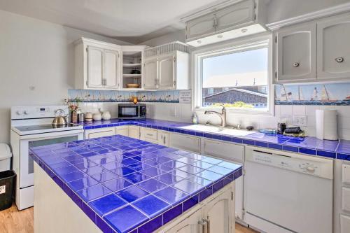 Charming Seaside Abode, Half-mile To Beach!