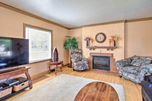 Charming Seaside Abode, Half-mile To Beach!