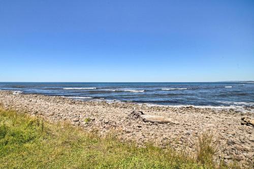 Charming Seaside Abode, Half-mile To Beach!