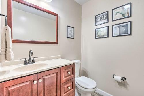 East Stroudsburg Home With Decks And Private Pond
