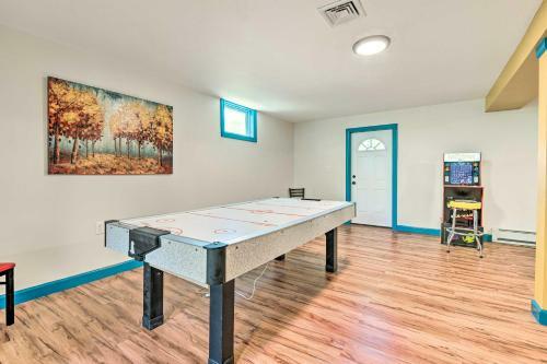 East Stroudsburg Home With Decks And Private Pond
