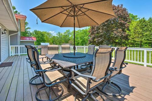 East Stroudsburg Home With Decks And Private Pond