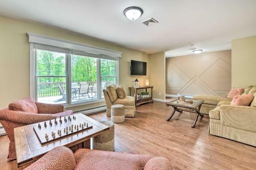 East Stroudsburg Home With Decks And Private Pond