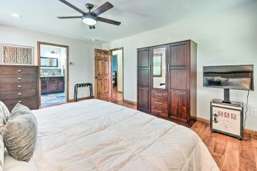East Stroudsburg Home With Decks And Private Pond