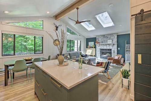 Sweetfern Cabin Retreat Deck And Lake Access