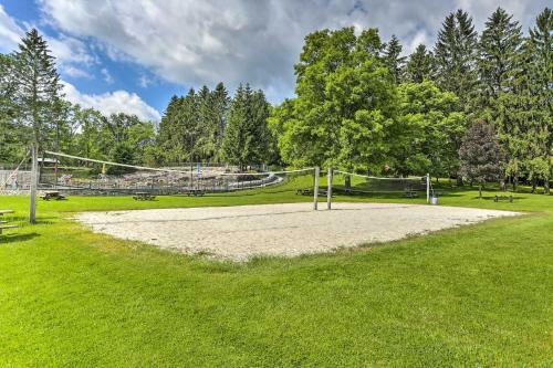 Cozy Lake Ariel Home With Community Amenities!