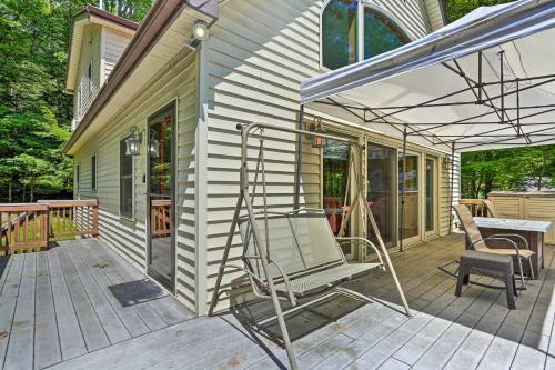 Cozy Lake Ariel Home With Community Amenities!