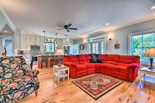 Charming Lake Erie Getaway Walk To Beach!
