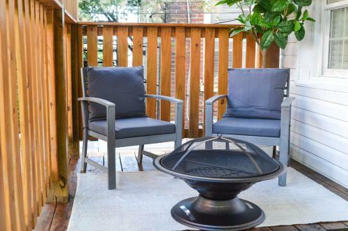Beautiful 2 Bedroom Apartment With Patio And Deck