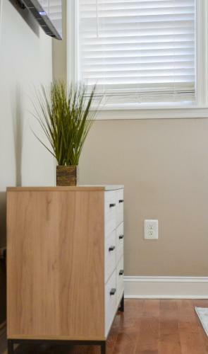 Beautiful 2 Bedroom Apartment With Patio And Deck
