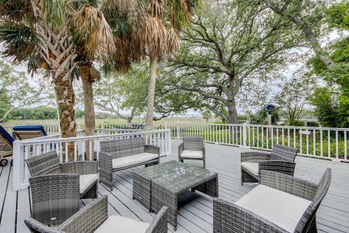 Under The Oaks - Island Living At Its Best
