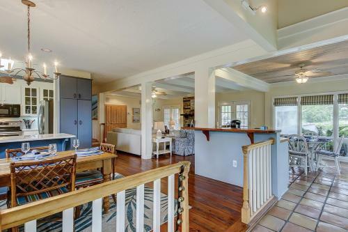 Under The Oaks - Island Living At Its Best