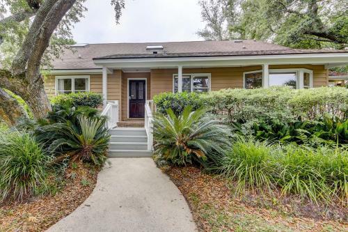 Under The Oaks - Island Living At Its Best