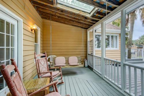Under The Oaks - Island Living At Its Best