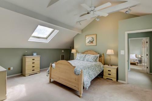 Under The Oaks - Island Living At Its Best