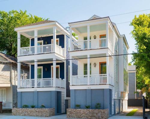 Villa Blanca Gorgeous Downtown Chs Home 3 King Bds
