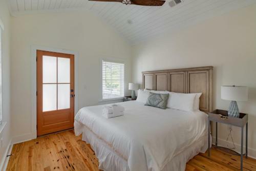 Villa Blanca Gorgeous Downtown Chs Home 3 King Bds