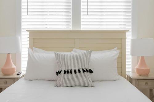 Villa Blanca Gorgeous Downtown Chs Home 3 King Bds