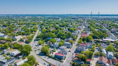 Villa Blanca Gorgeous Downtown Chs Home 3 King Bds
