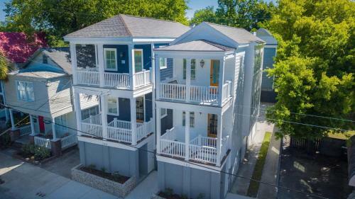 Villa Blanca Gorgeous Downtown Chs Home 3 King Bds