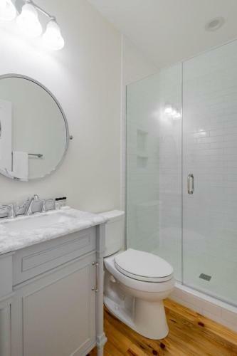 Villa Blanca Gorgeous Downtown Chs Home 3 King Bds