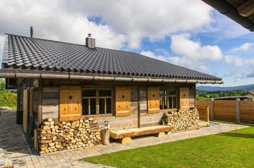 Chalet Am �lberg Mit Badefass Und Altholzsauna