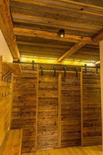 Chalet Am �lberg Mit Badefass Und Altholzsauna