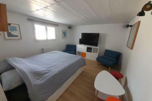 Apartamento T2 With Independent Entrance Ideally Placed