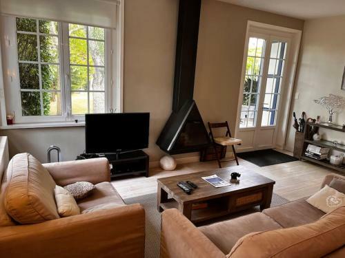 Agr�able Maison De Ville Avec Chemin�e Et Jardin