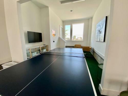 Big New And Modern With Skyline View Mural And Ping Pong