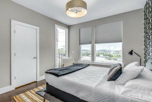 Big New And Modern With Skyline View Mural And Ping Pong
