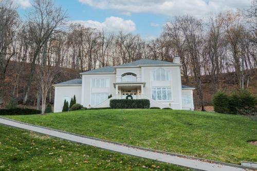 The Above Nashville Ridgetop Estate