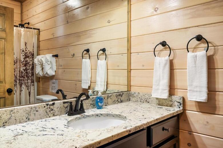 Summer Special, Mountain View, Cabin, Hottub, Game Rm, Sleeps 20