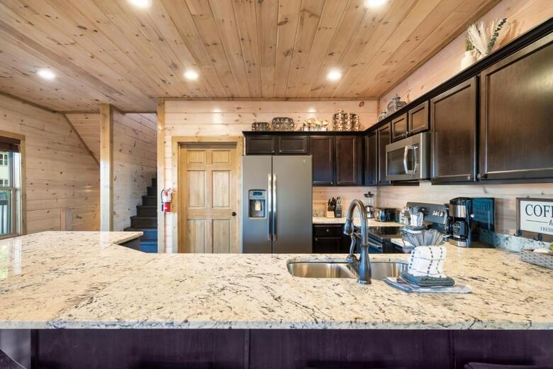 Summer Special, Mountain View, Cabin, Hottub, Game Rm, Sleeps 20