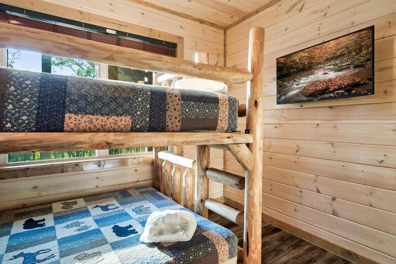 Summer Special, Mountain View, Cabin, Hottub, Game Rm, Sleeps 20