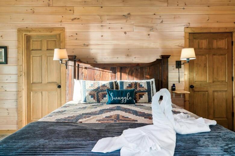 Summer Special, Mountain View, Cabin, Hottub, Game Rm, Sleeps 20