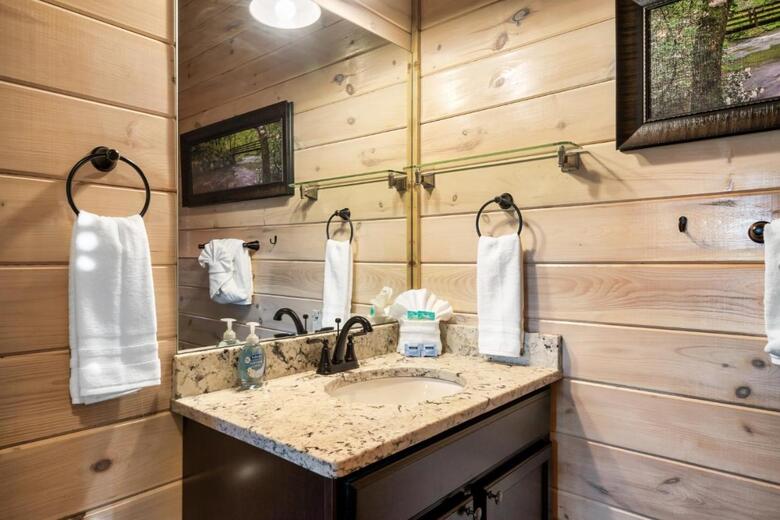 Summer Special, Mountain View, Cabin, Hottub, Game Rm, Sleeps 20