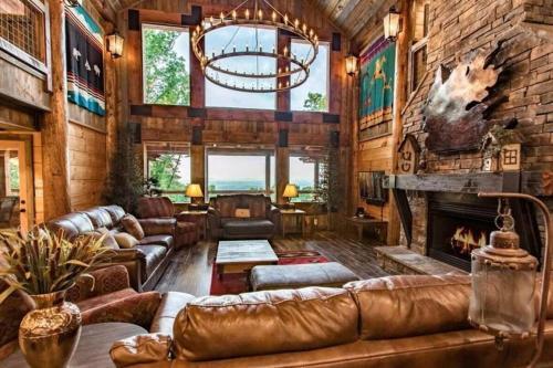 Mountain Views, Indoor Pool, Theater Room, And Fire Pit For 26!