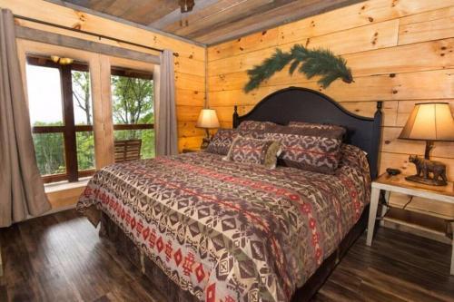 Mountain Views, Indoor Pool, Theater Room, And Fire Pit For 26!