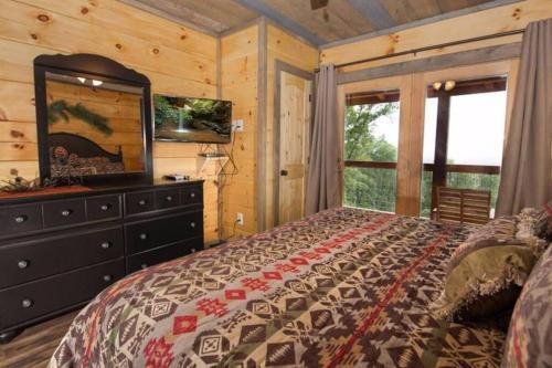 Mountain Views, Indoor Pool, Theater Room, And Fire Pit For 26!