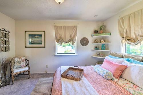Apartamento Nautical Condo With Shared Patio, 1 Mi To Beach