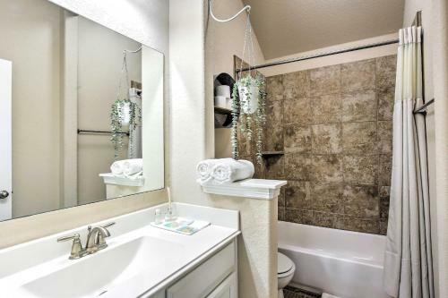 Suburban San Antonio Home With Covered Patio!
