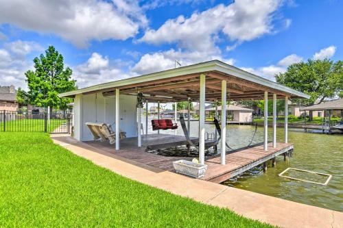 Waterfront Granbury Retreat With Dock And Slip!